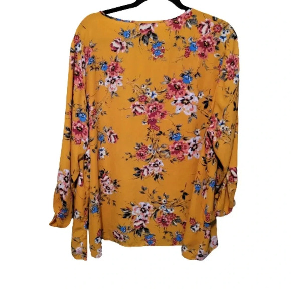 Floral 3/4 sleeve Blouse Size 3X. V-Neck - Picture 2 of 5
